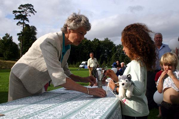 prizes 12.jpg - Yolanda Martin receives the Under 9s Cup